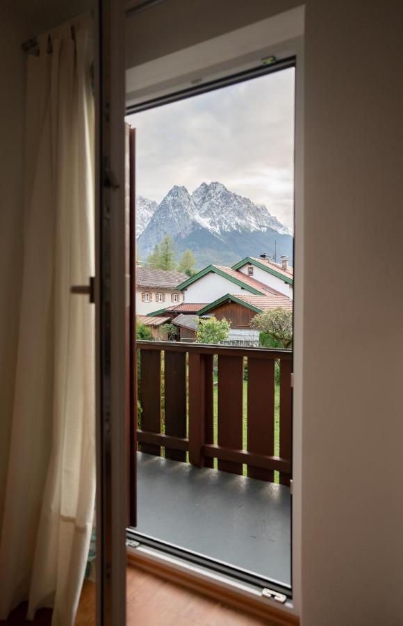 Haus Mit Wunderschoenem Ausblick Und Garten Garmisch-Partenkirchen Extérieur photo